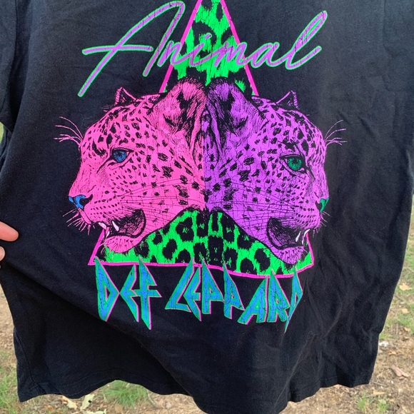 def leopard 🐆 cropped t short sleeve women’s M - Picture 2 of 4